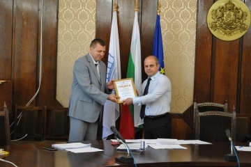 Грамоти за най-добрите мениджъри на общински търговски дружества 