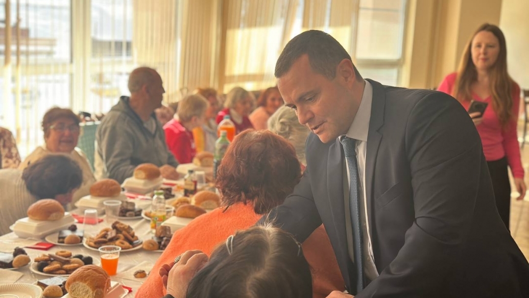 Потребители на социална услуга в бившия Дом "Майка и дете" отбелязаха Бабинден