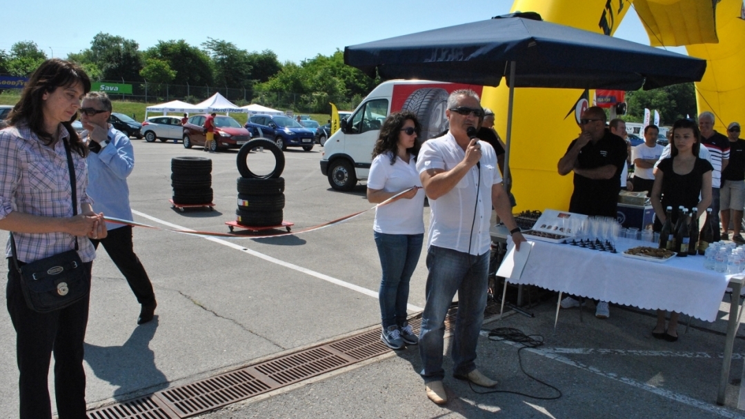 Зам.-кметът Димитър Наков откри третото поредно автомобилно изложение 