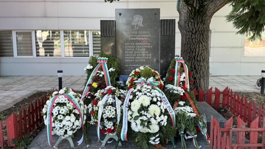 Русе отдаде почит и признателност на пожарникарите за професионализма и всеотдайността им