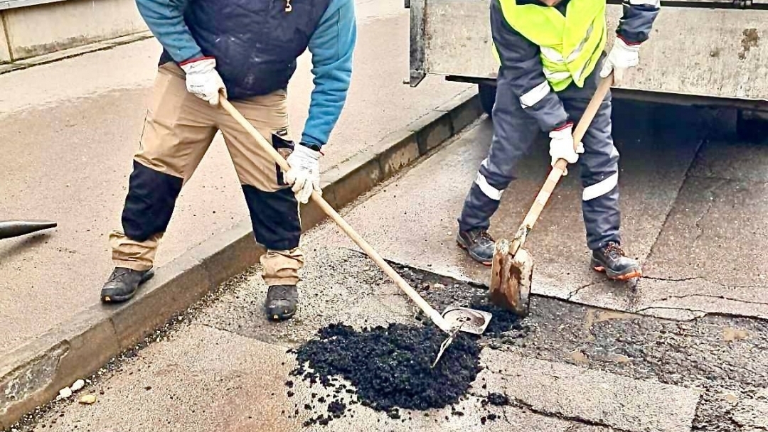 Общинските екипи извършват планирани дейности по поддържане на уличната мрежа и градската среда в Русе