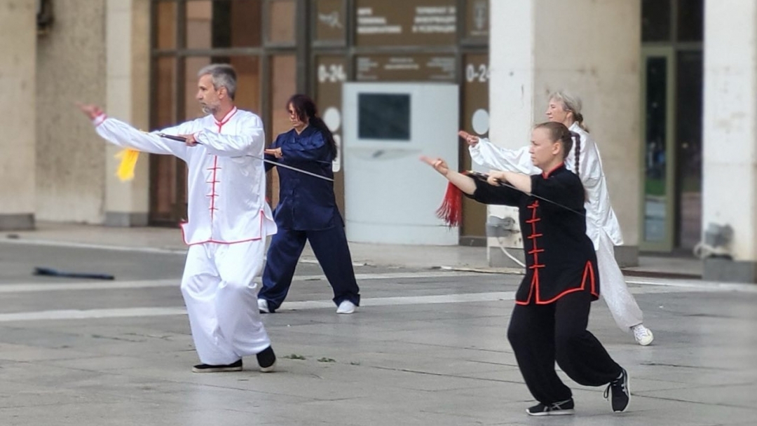 „Спортен фестивал на открито“ популяризира източните бойни изкуства в Русе  