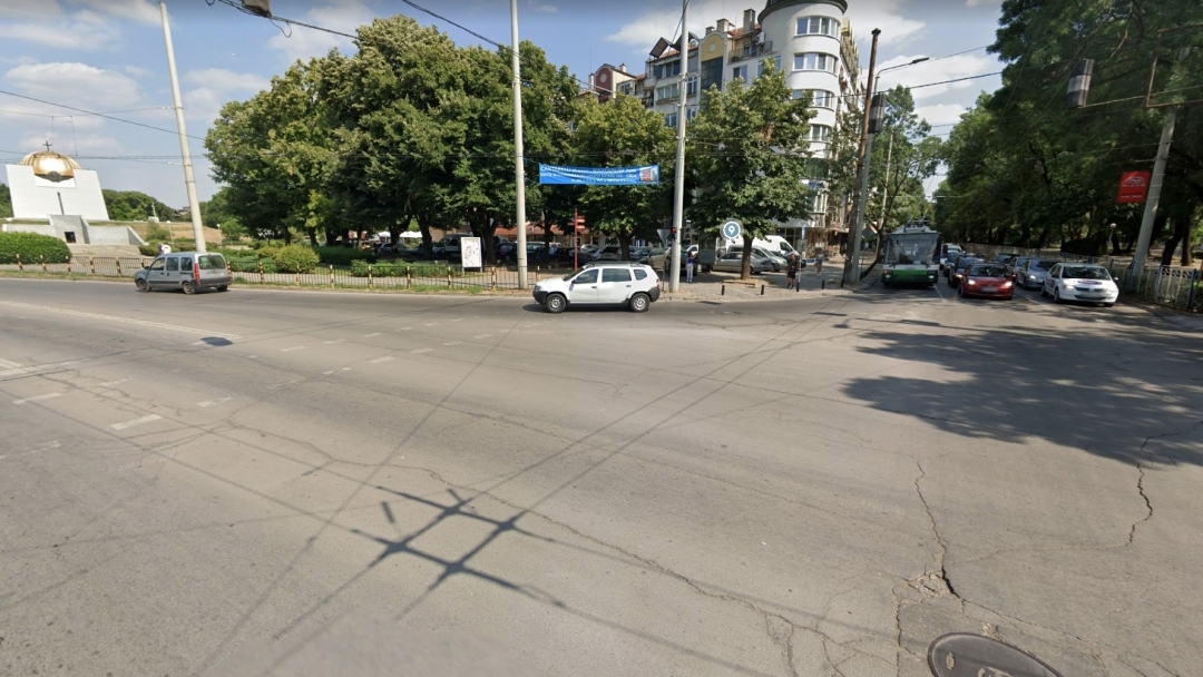 За 24 часа се затваря частично кръстовището на бул. „Цар Освободител“ и бул. „Съединение“