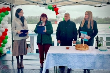 Нов екологичен катамаран „Иноватор“ бе официално осветен и кръстен в Русе