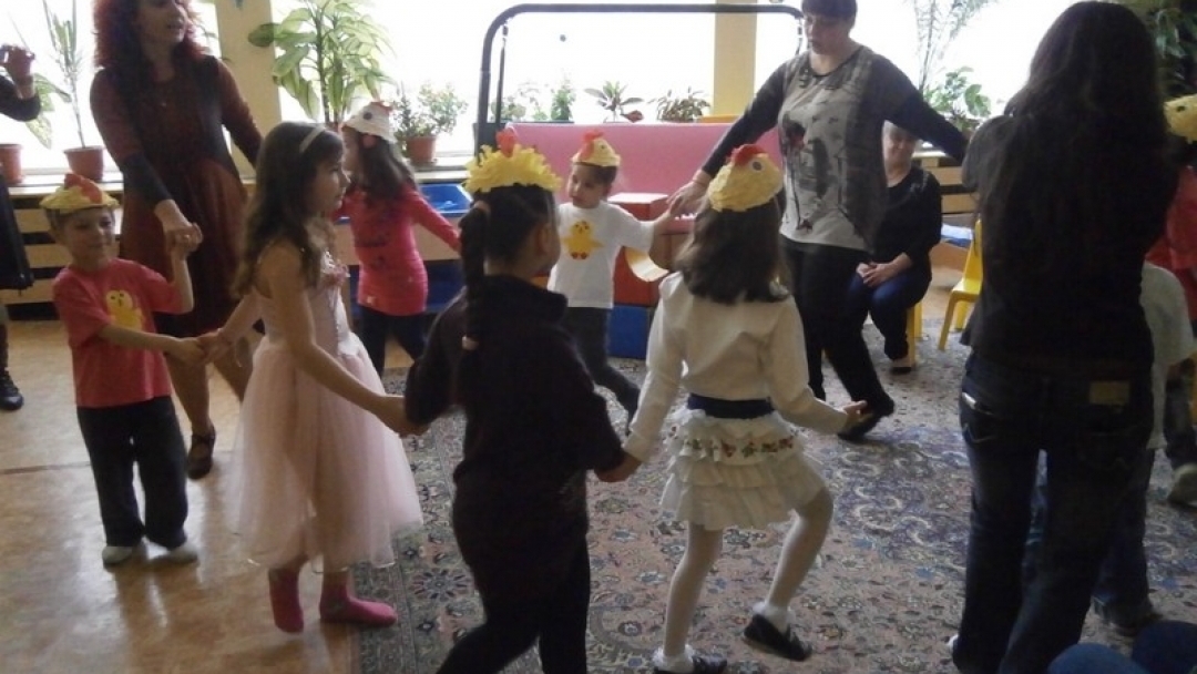 Деца със специални потребности посрещнаха пролетта