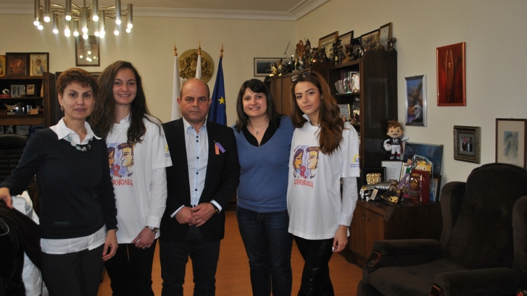 Кметът Пламен Стоилов подкрепи инициативата "16 дни срещу насилието над жените"