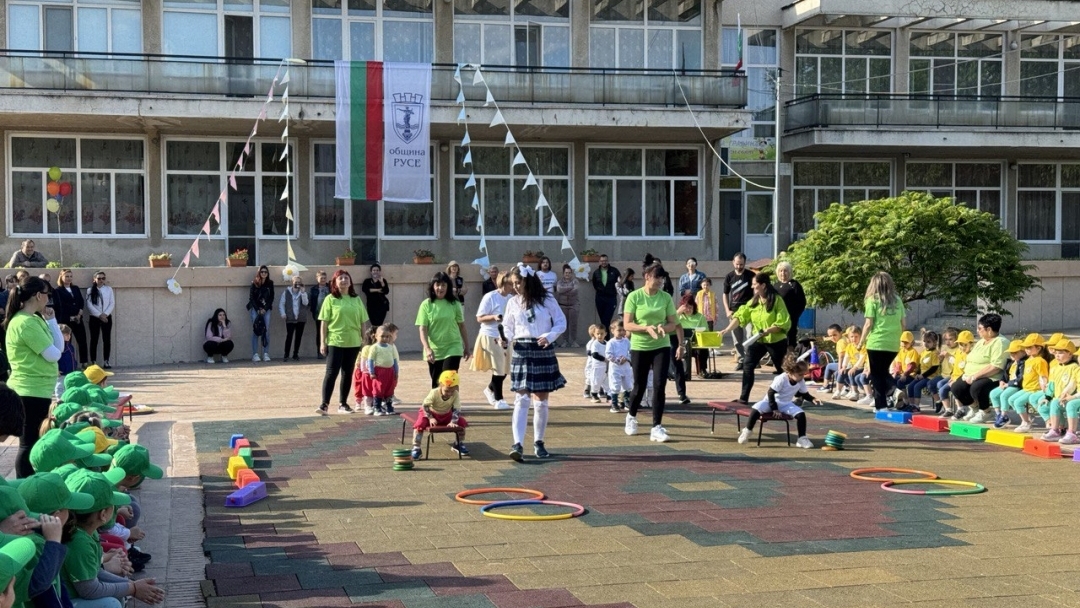 Спортен празник отбеляза откриването на обновения двор в ДГ “Приказен свят” в Николово