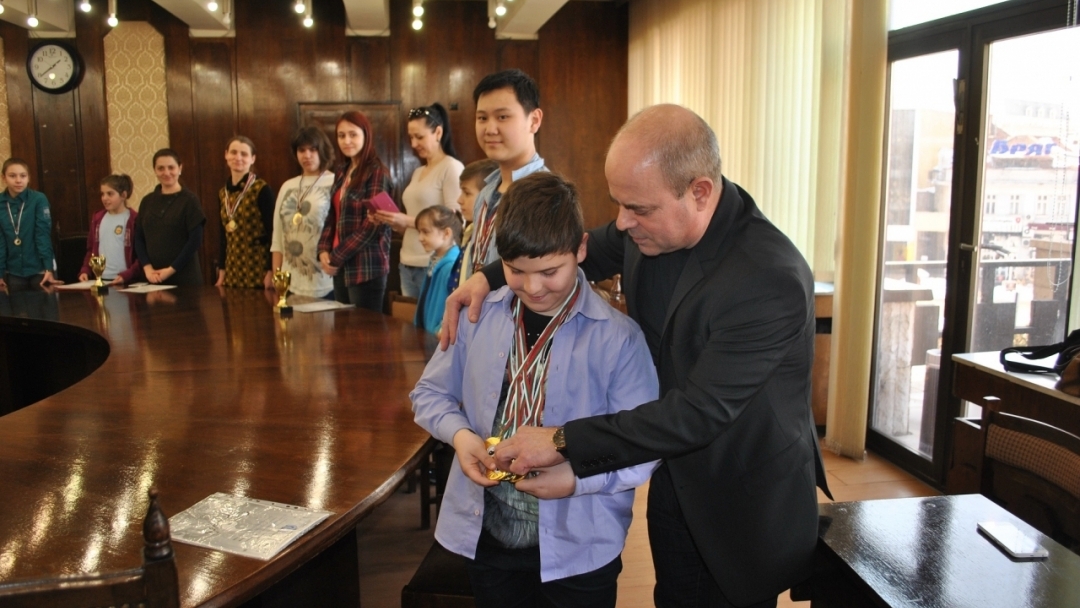 Кметът Пламен Стоилов се срещна с деца и родители от Спортен клуб "Калагия"