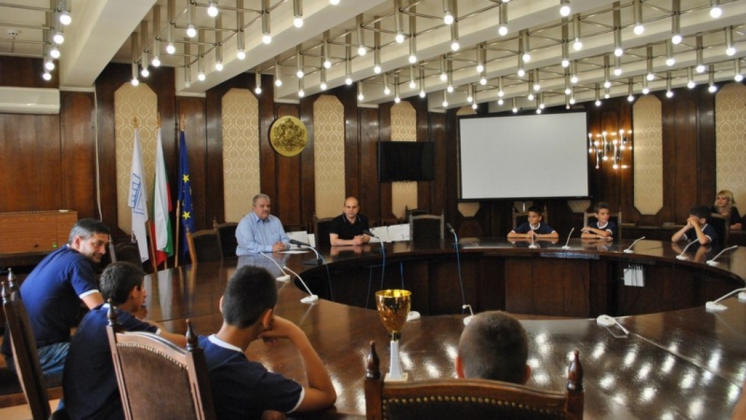 Кметът Пламен Стоилов посрещна вицешампионите на ФК „Дунав“ Русе от турнира „Данониада“ 2014