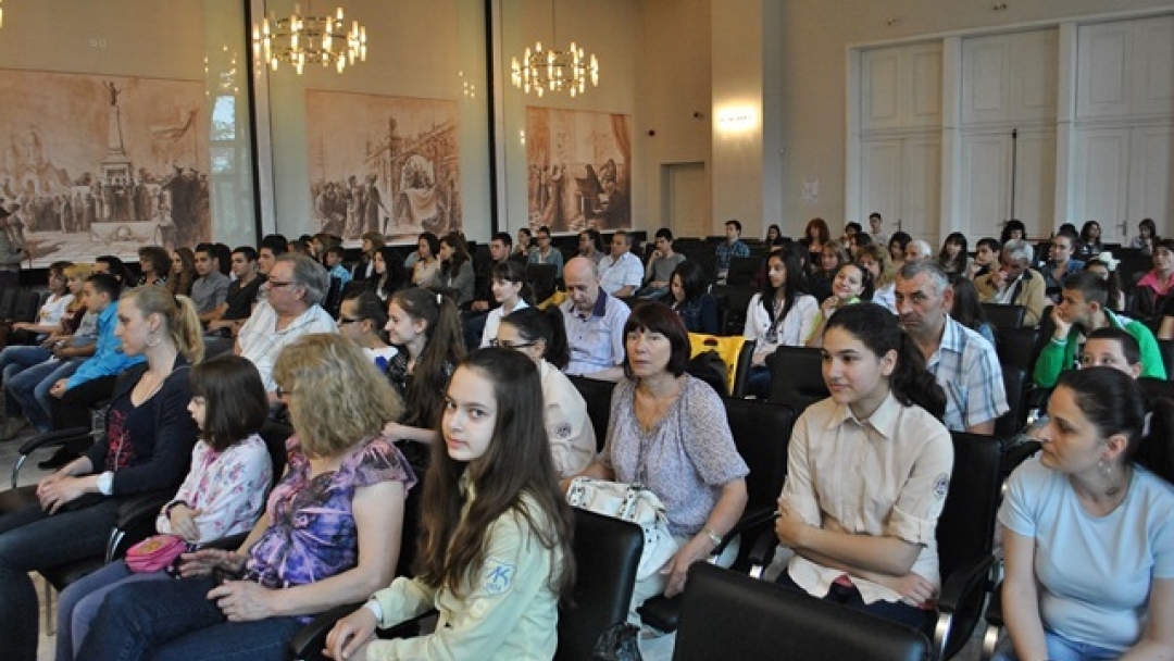 Кметът Пламен Стоилов награди отличници и даровити деца