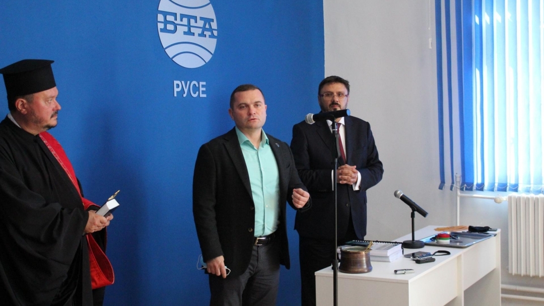 Кметът Пенчо Милков и директорът на БТА Кирил Вълчев откриха официално новия пресклуб на агенцията в Русе 