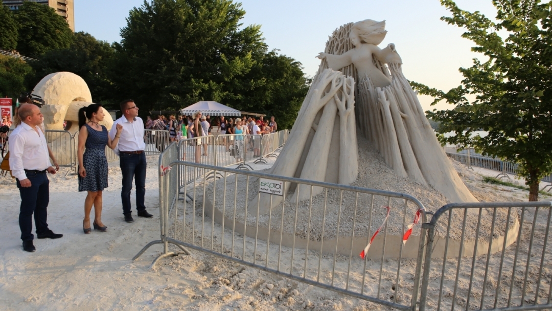 Кметът на Община Русе Пламен Стоилов награди лауреатите в Международния фестивал на пясъчните скулптури Русе 2017