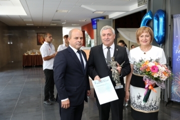 Поздравления по повод своята 60-та годишнина получи чл.-кор. проф. дтн Христо Белоев от кмета Пламен Стоилов и екипа му