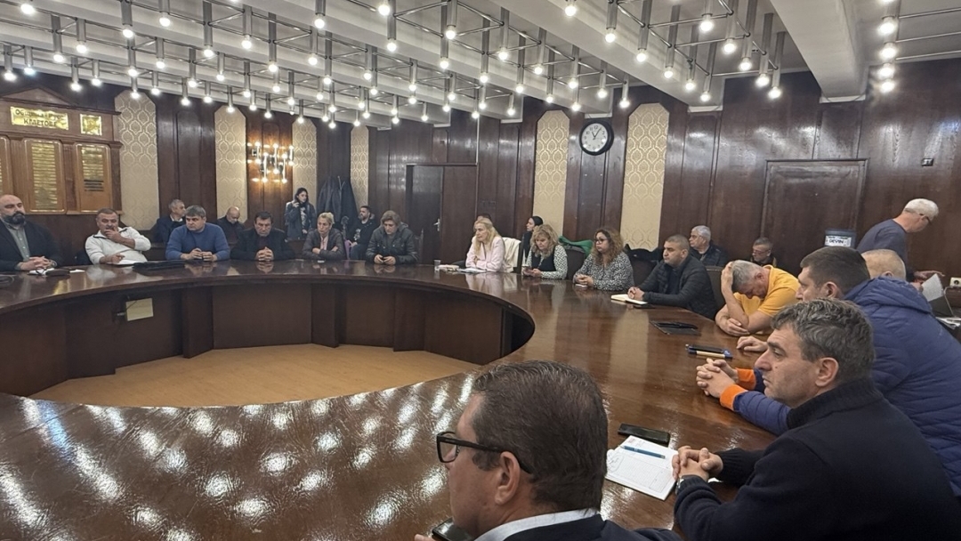 Готовността за посрещане на зимата обсъдиха кметовете в община Русе и снегопочистващите фирми