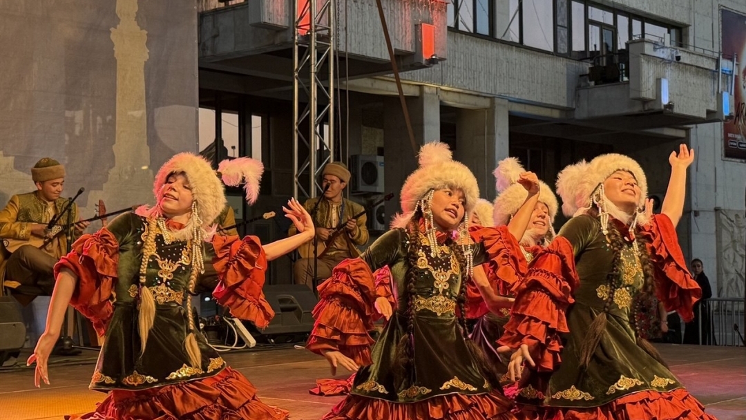 Южна Америка и Централна Азия танцуват на една сцена в Русе