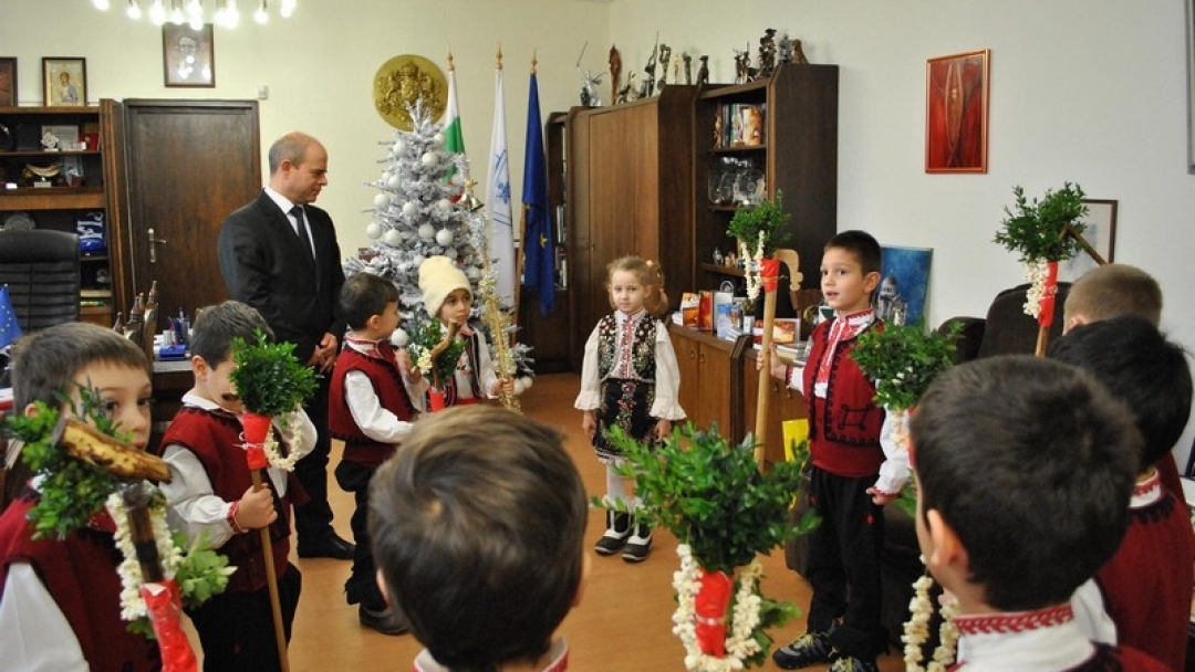 Малки и големи коледари наричаха в общината за здраве и берекет