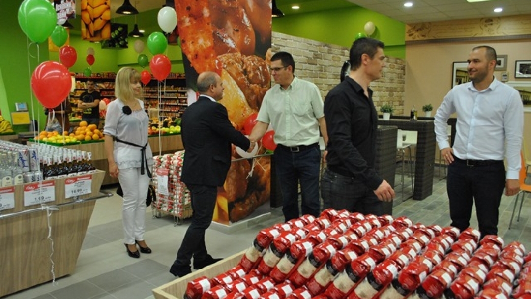 Кметът Пламен Стоилов откри обновените Градски Хали