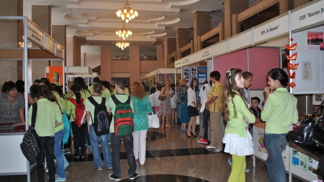 Започна изложението на русенското средно образование