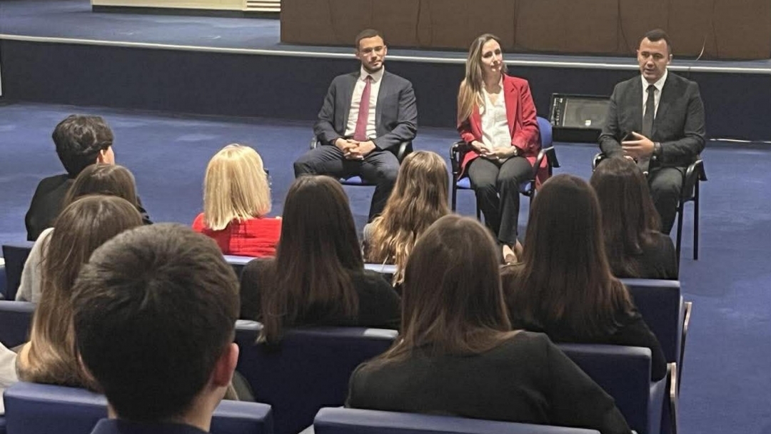 Младежи от Русе влязоха в ролята на депутати