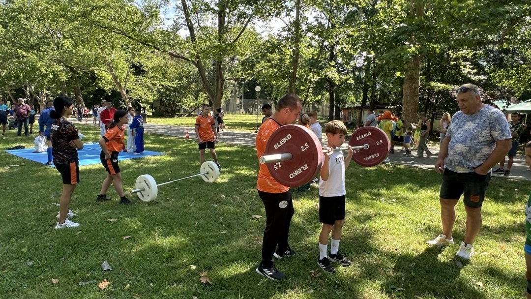 Над 500 деца в Русе се включиха активно в мащабен спортен празник за превенция на зависимостите