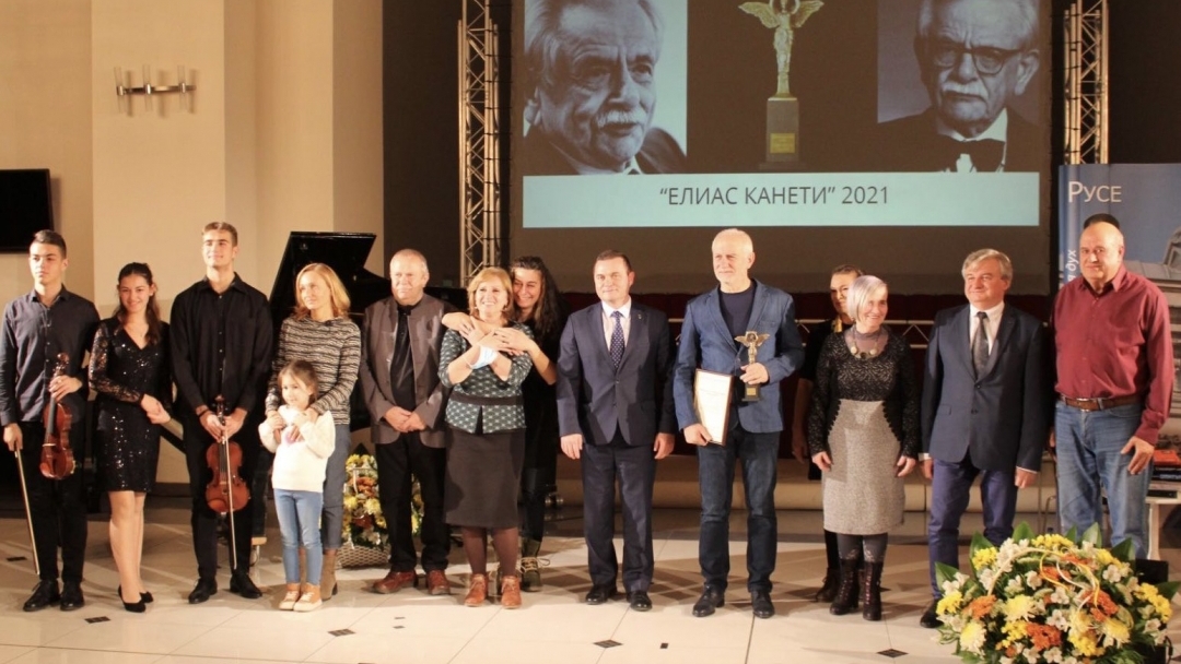 Кметът Пенчо Милков връчи Националната литературна награда "Елиас Канети" 2021 на проф. Иван Станков за книгата му "Вечерна сватба"