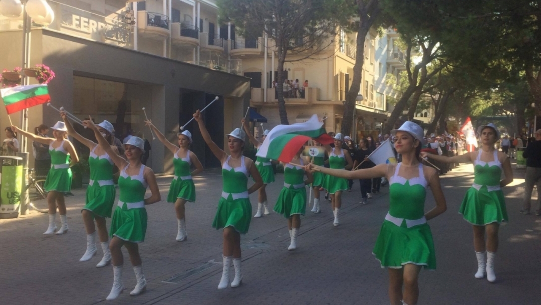 Мажоретен състав "Екстрийм" обра овациите на фестивал в Италия