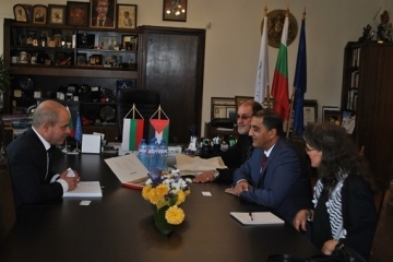 Кметът на Община Русе и палестинският посланик обсъдиха възможности за побратимяване