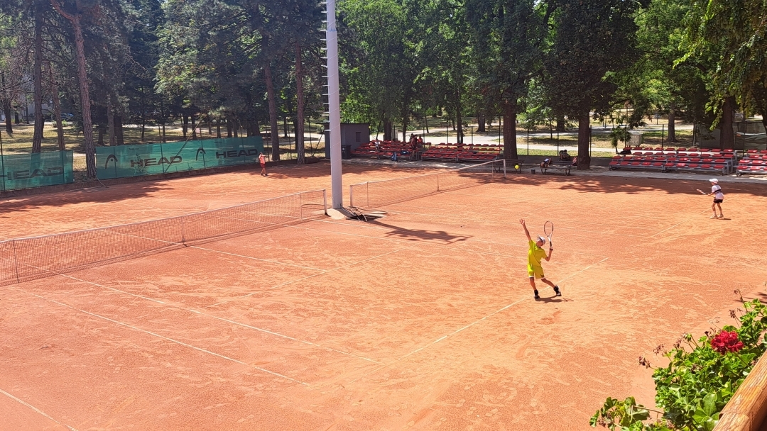 Повече от 80 деца се включиха в Държавното отборно първенство по тенис за момчета в Русе