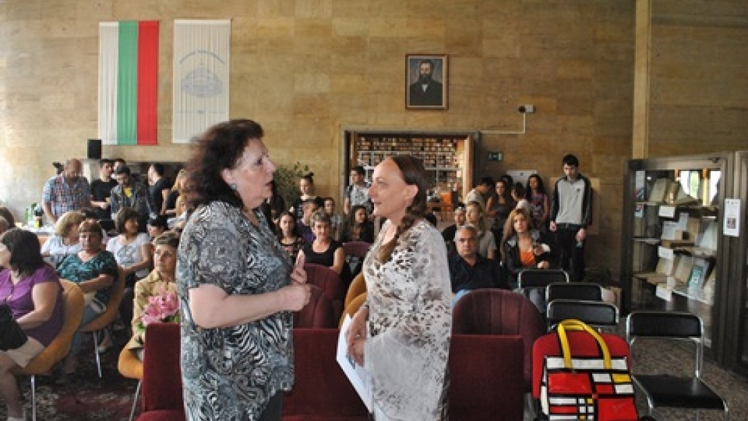 Зам.-кметът Наталия Кръстева посети изложбата „135 г. Българска официална статистика“