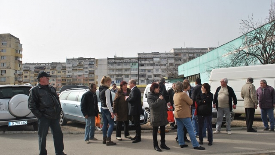  Нов търговски обект отвори врати на пазара в кв. 'Чародейка'