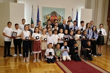 12 русенски ученици бяха наградени от президента Румен Радев за своите спортни резултати