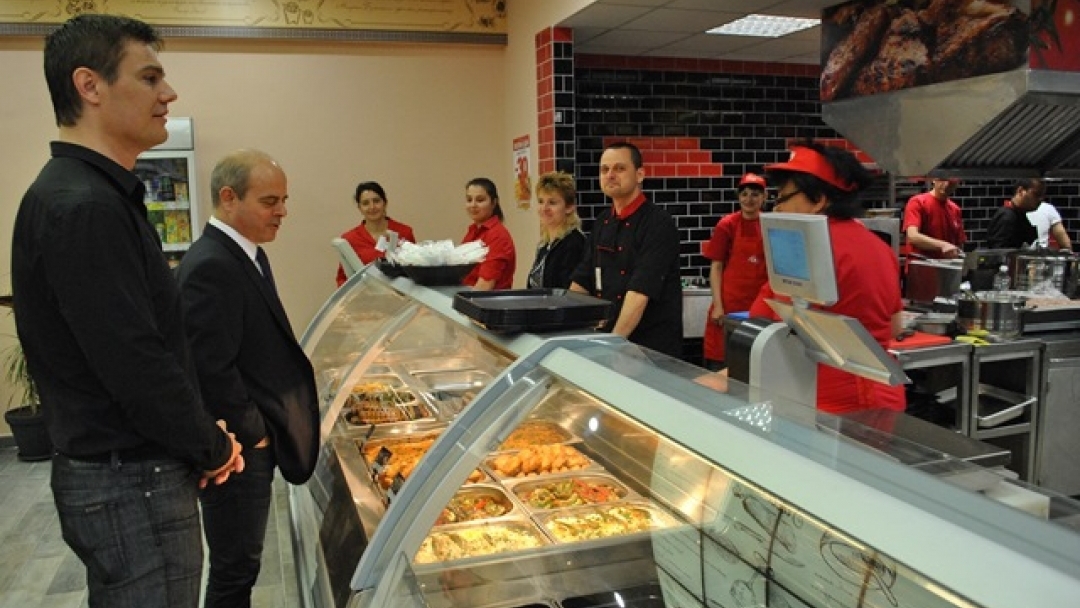 Кметът Пламен Стоилов откри обновените Градски Хали