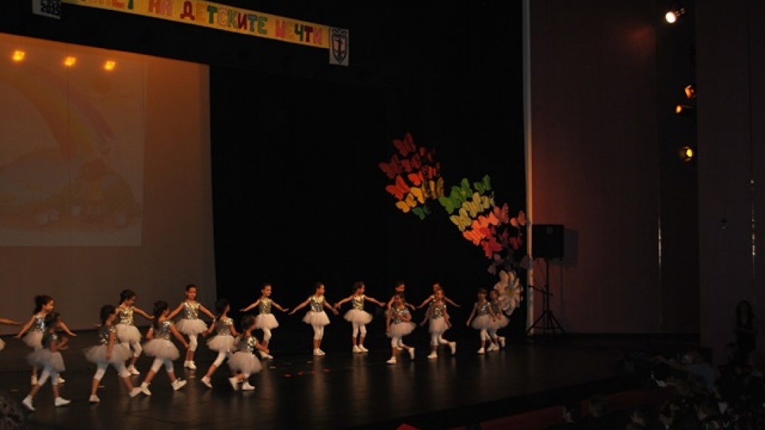 'Полет на детските мечти' препълни Доходното здание