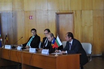 Кметът Пламен Стоилов приветства откриването на обновения цех за смоли на Оргахим Резинс България