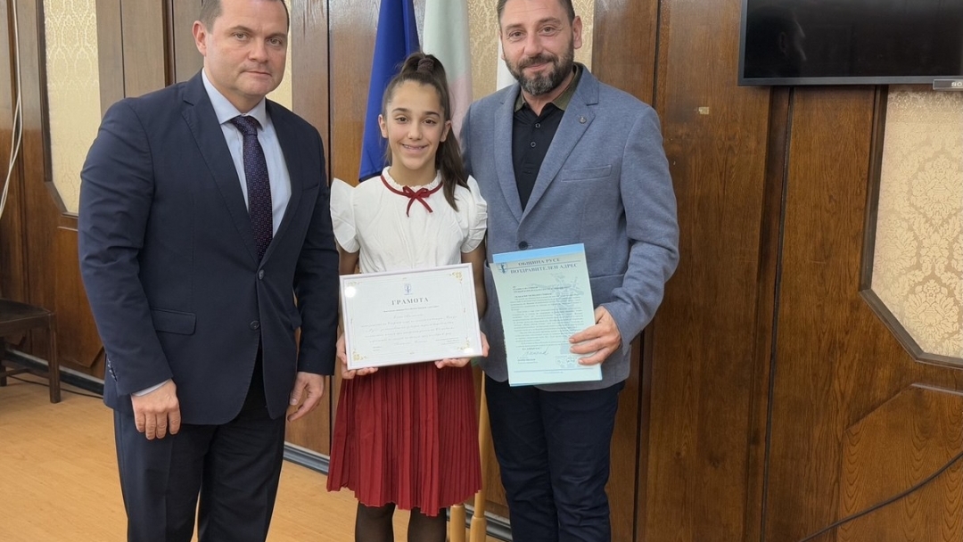 Пенчо Милков награди млади спортисти за високите им постижения в международни състезания