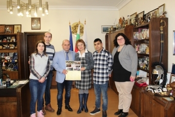 Студенти от Клуб "Различни и равни" се срещнаха с кмета Пламен Стоилов