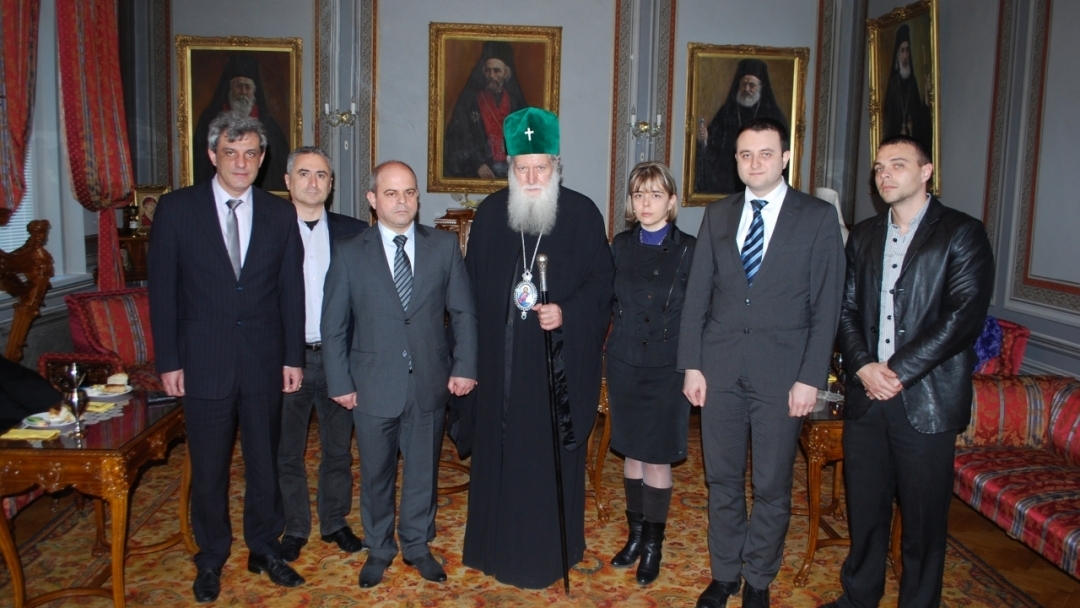 Бронзов лъв за патриарх Неофит от кмета Пламен Стоилов 