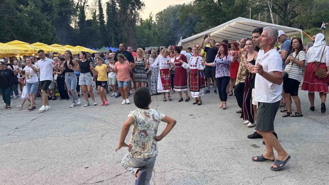 Клуб за автентични песни и танци Калипетрово са големите победители в Националния фолклорен фестивал в Николово