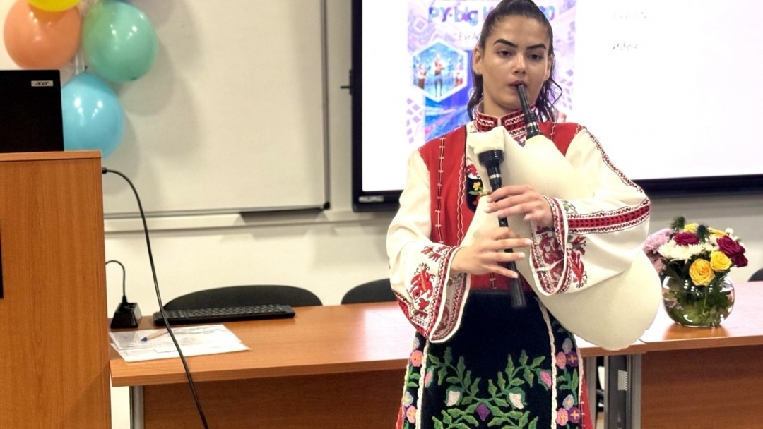 70 зрелостници търсят как изкуственият интелект може да спаси гайдарските традиции