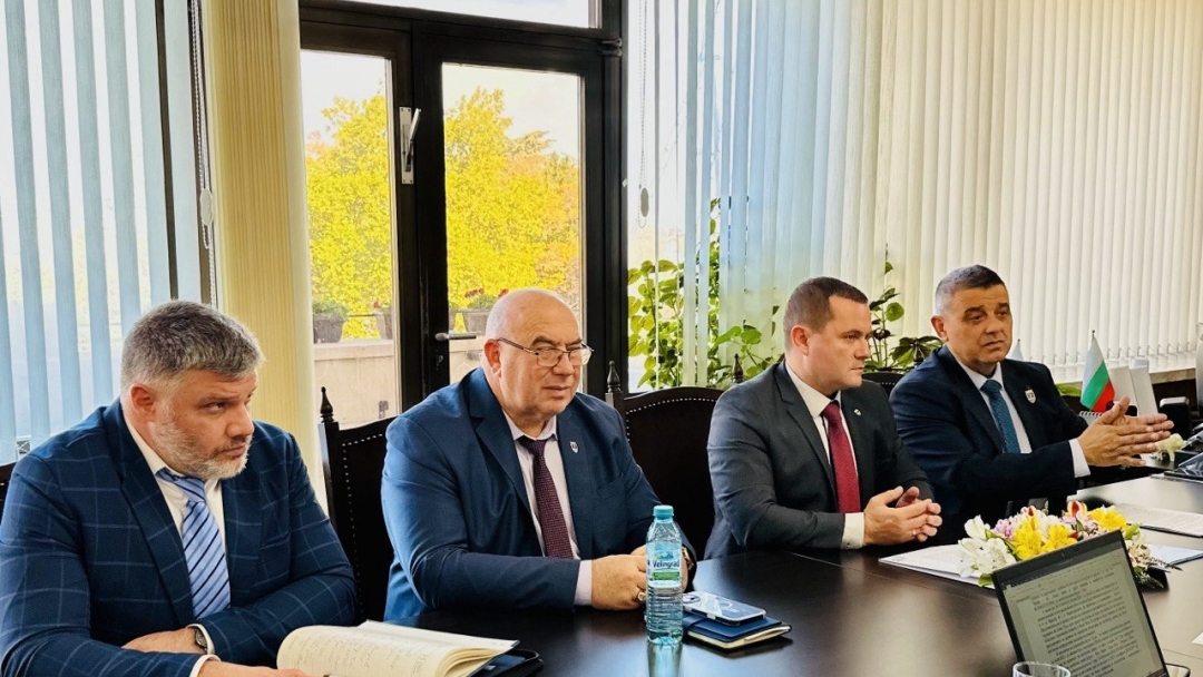 Кметът Пенчо Милков и вицепремиерът Гроздан Караджов обсъдиха бъдещето на интермодалния терминал и транспортната свързаност на Русе