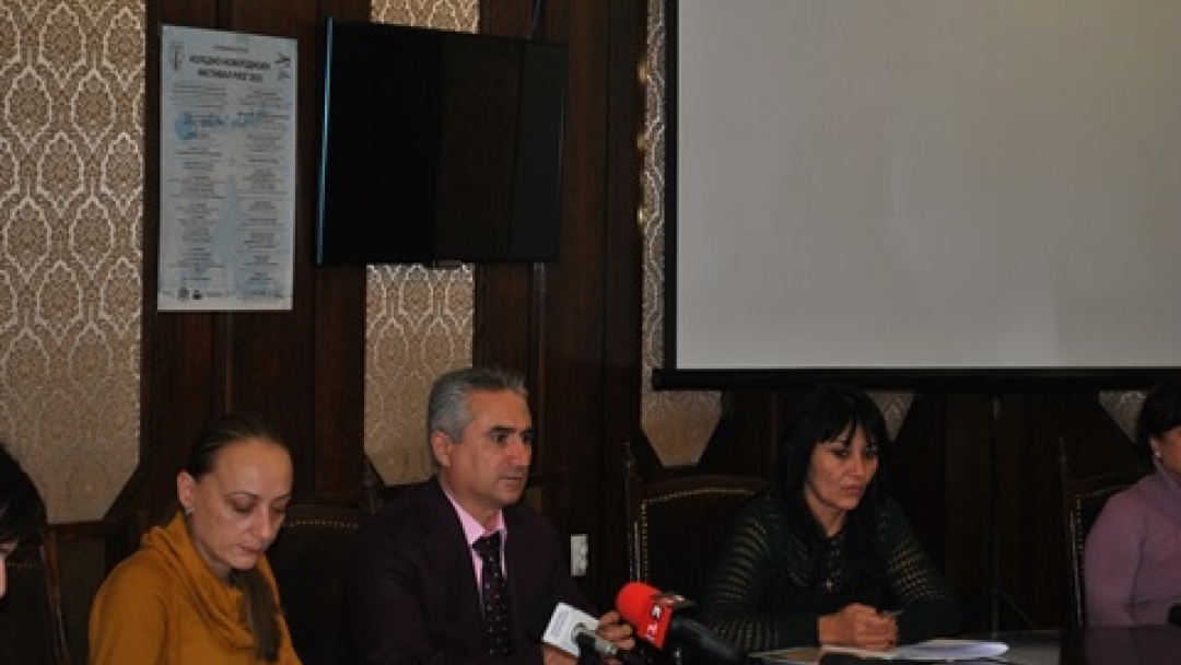 Контрольори проверяват превозвачите от обществения градски транспорт за електронното таксуване