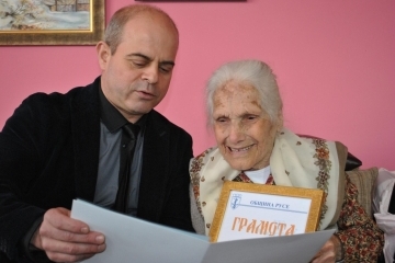 Кметът Пламен Стоилов поздрави лично столетница от русенския квартал „Средна кула“