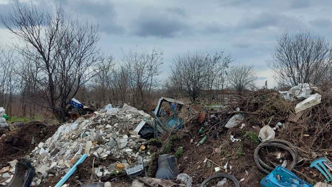 Близо 700 тона отпадъци е почистила община Русе от началото на годината