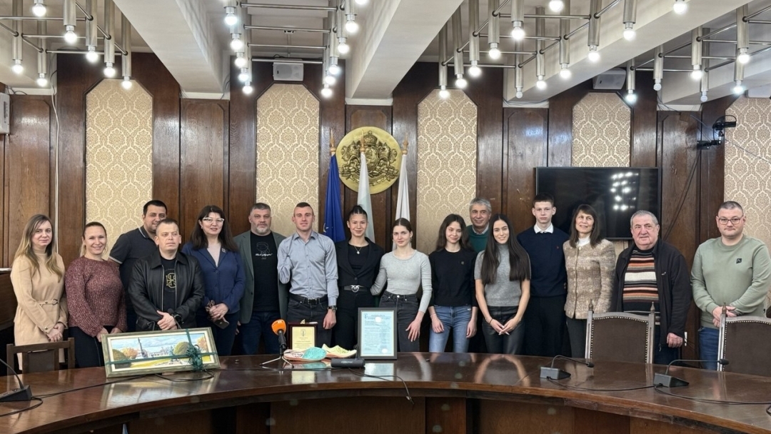 Световният и европейски шампион Християн Стоянов бе удостоен с почетен плакет в Русе