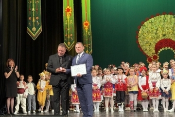 Отличия от президента, кмета и Съюза на музикалните и танцови дейци заслужиха ФТТ „Найден Киров“ и Богдан Донев  