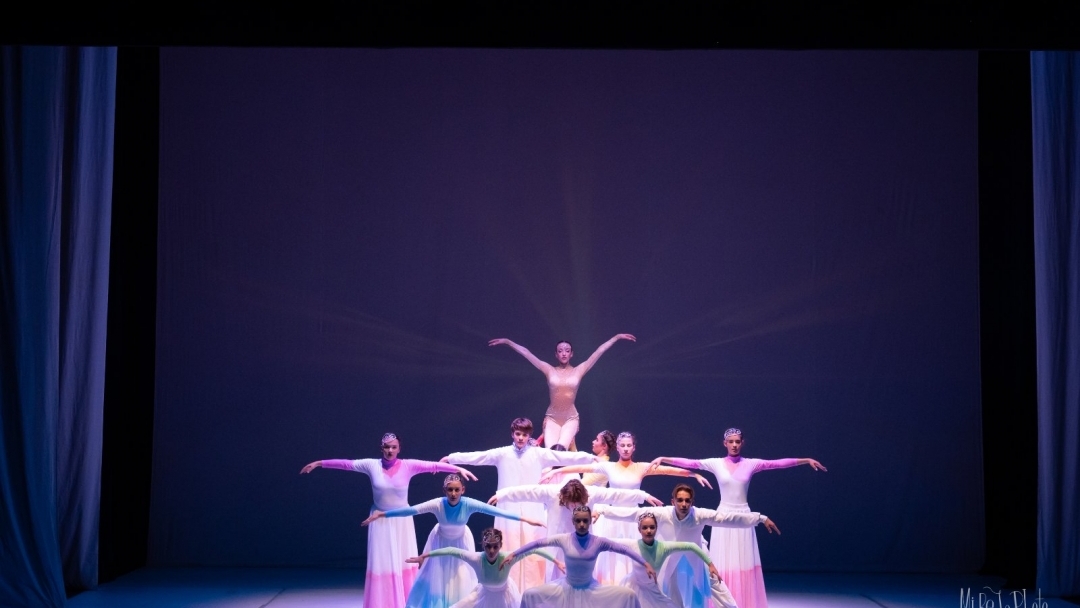 Freedom Dance Studio представи дългоочакваната премиера "Цветна"