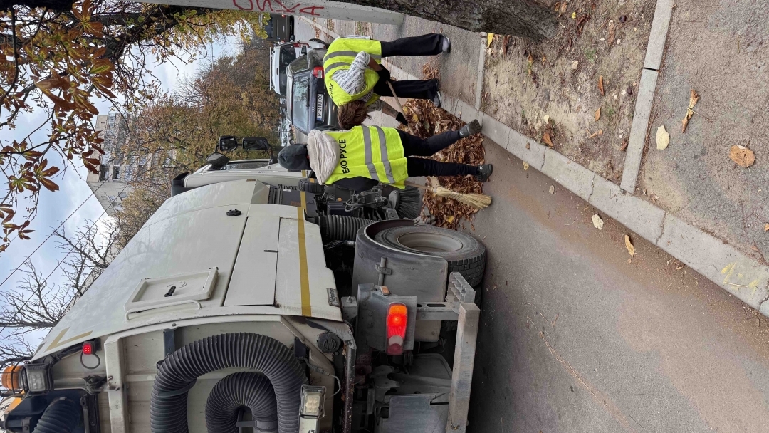 Продължава сезонното почистване на дъждоприемните шахти