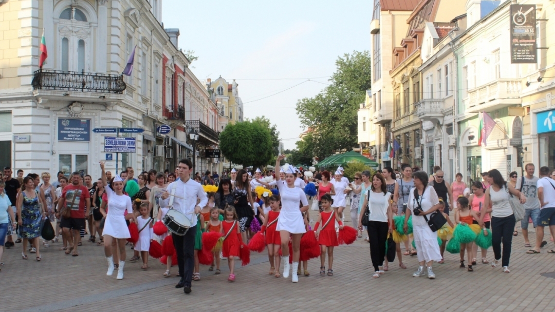 Инж. Димитър Наков откри Първи Международен мажоретен фестивал 