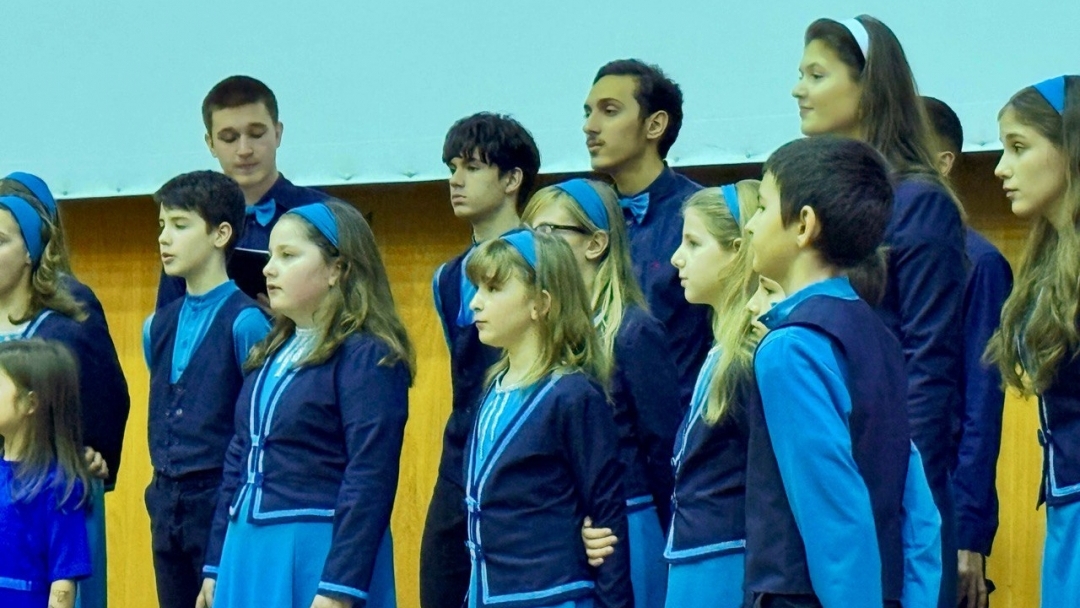 Хорове от Русе и Гюргево обединиха коледните си послания в концерта „Тиха нощ, свята нощ“  