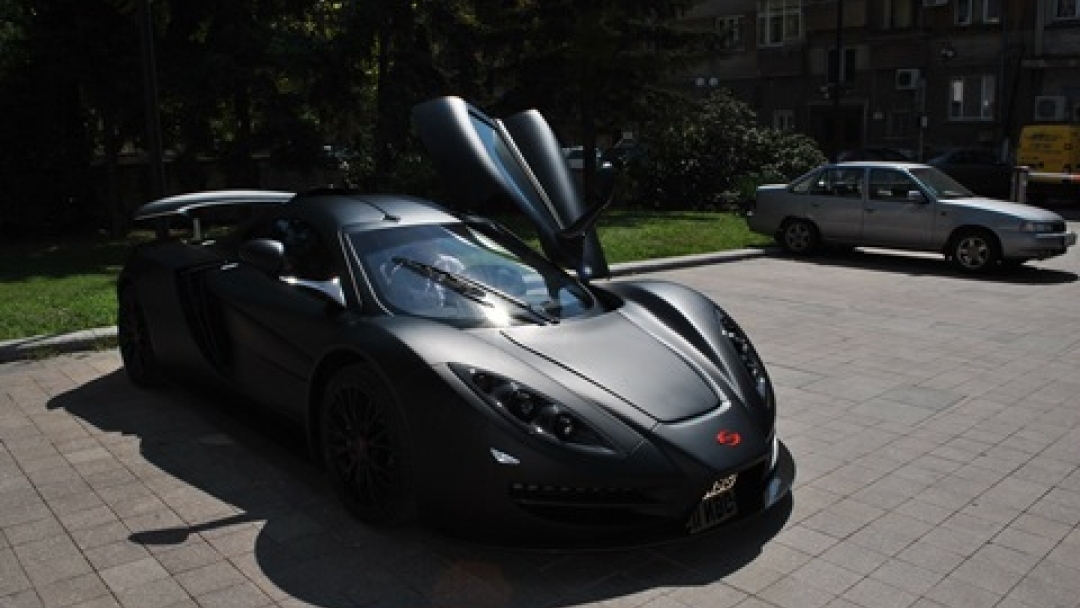 Кметът Пламен Стоилов изпробва новата SIN CARS на Росен Даскалов